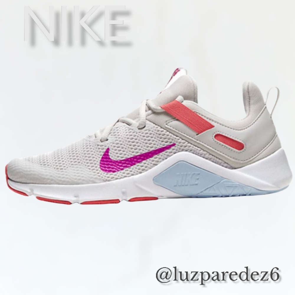 NIKE women's Legend essential vast size 10